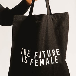 Il futuro è Totebag femminile. Borsa nera, shopping bag, emancipazione femminile, outfit da marcia donna, borsa 38x42cm, festival, streetwear urbano