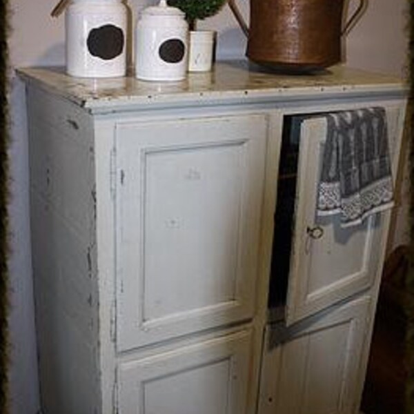 Early 20th Century Vintage Kitchen Cupboard