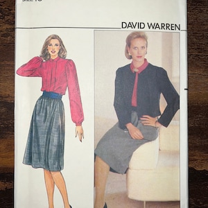 Op de afbeelding: Een vintage naaipatroon voor een blouse en rok, maat 10, van Butterick, ontworpen door David Warren. Het patroon toont een rode blouse met pofmouwen en een grijze rok.