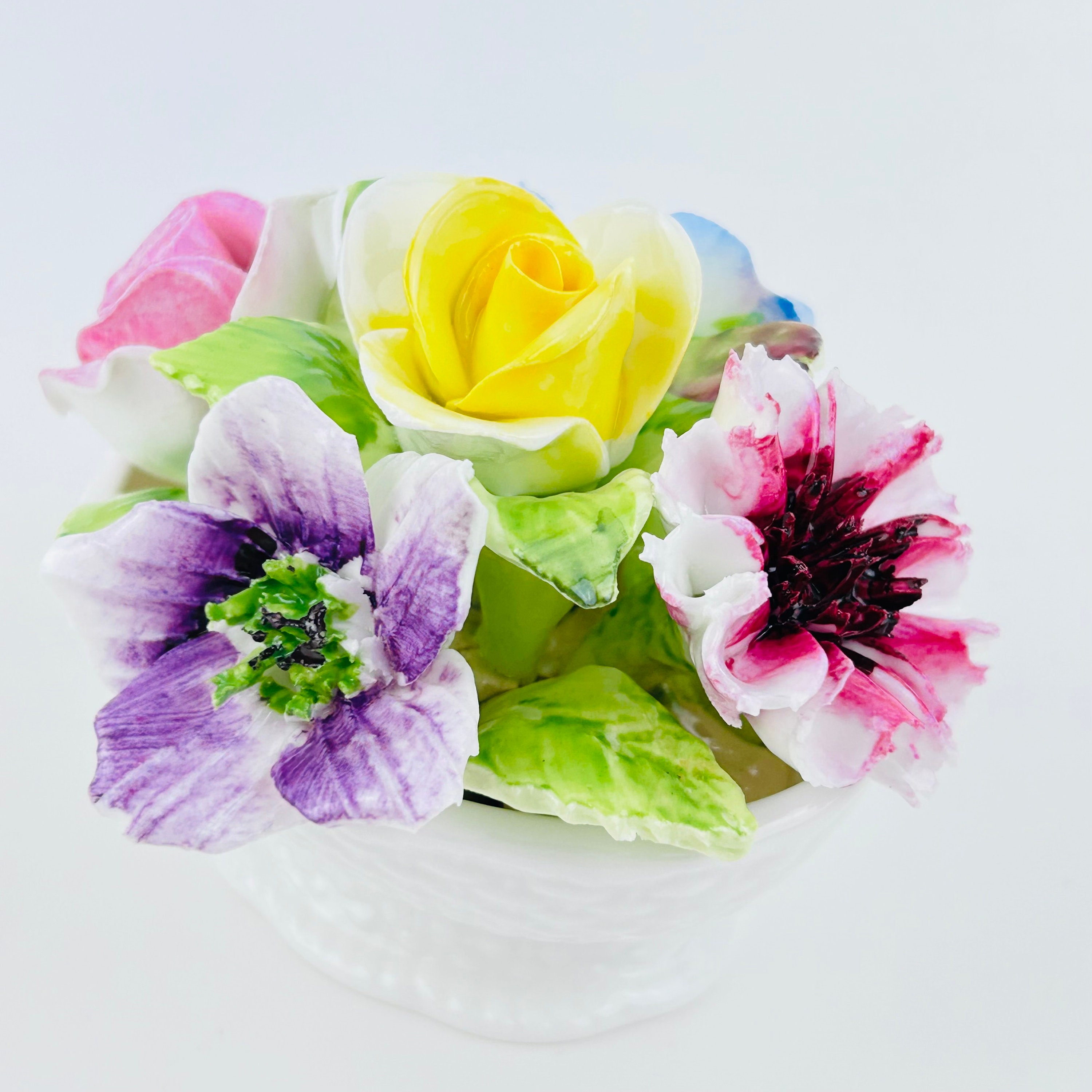 Coalportミニ花器 Vintage Coalport Miniature Flowers in Basket ~ Porcelain Bone