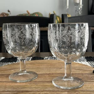 Vintage Bartlett Collins Grape Leaf Etched Glass Goblet Set of 2 ~ Iced Tea Water Wine Glasses ~ Thumbprint And Gold Rim Goblets
