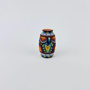 Huichol Handperlen Terrakotta Ton Mini Kleine Vase ~ mexikanische Volkskunst ~ Made In Mexico