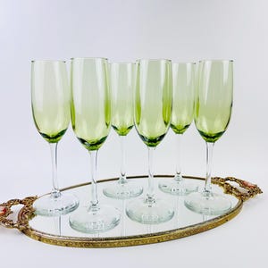 Libbey Green Champagne Flutes Glasses Set of 6 &quot;Vina&quot; Series ~ Avocado Green Wine Glasses ~ Vintage Green Glass Stemware
