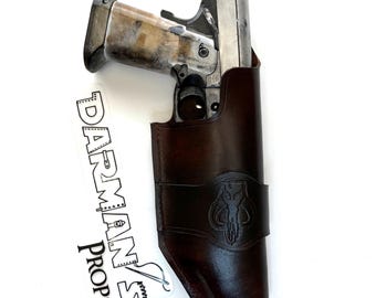 Westar 35 Mandalorian aan de riemholster met mythosaurus-schedelstempel
