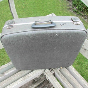 Vintage Hardside Travelgard Textured Gray Suitcase 22x20x7&quot; Mid Century with Fabric Interior  FREE SH