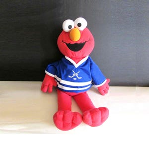 Muppets Sesame Street Big ELMO 2006 Plush Nap Buddy in Hockey Jersey 28 inches tall FREE SH