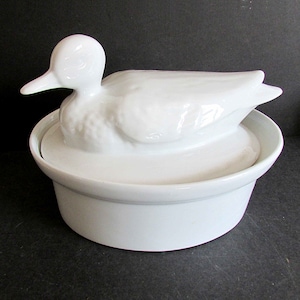 White Ceramic Oval Covered Casserole with Duck Lid  9x7x7.5&quot; tall FREE SH