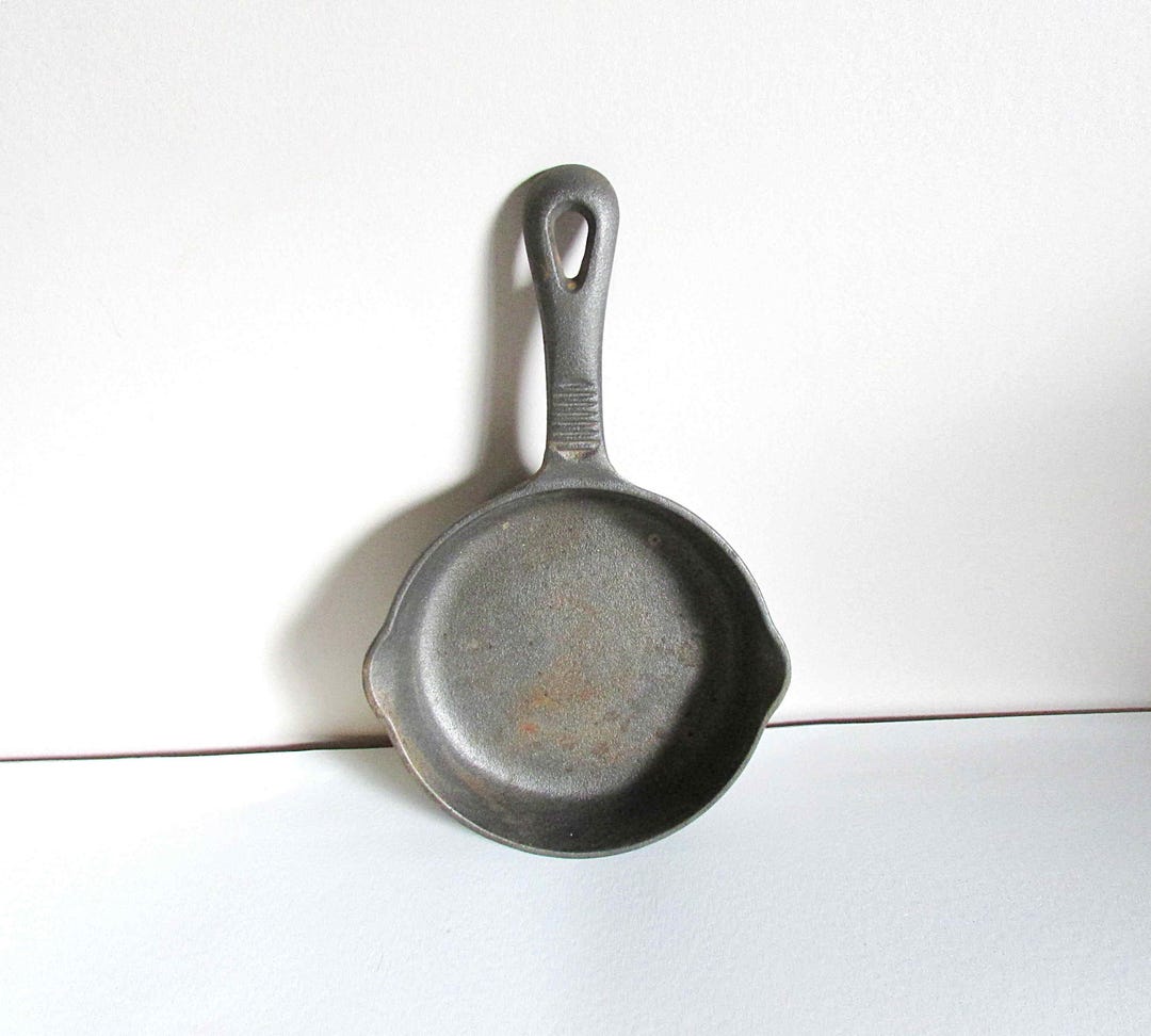 Mse Cookware Martha Stewart Enterprises MSE Cast Iron Skillet Frypan Double Pour 6. ...