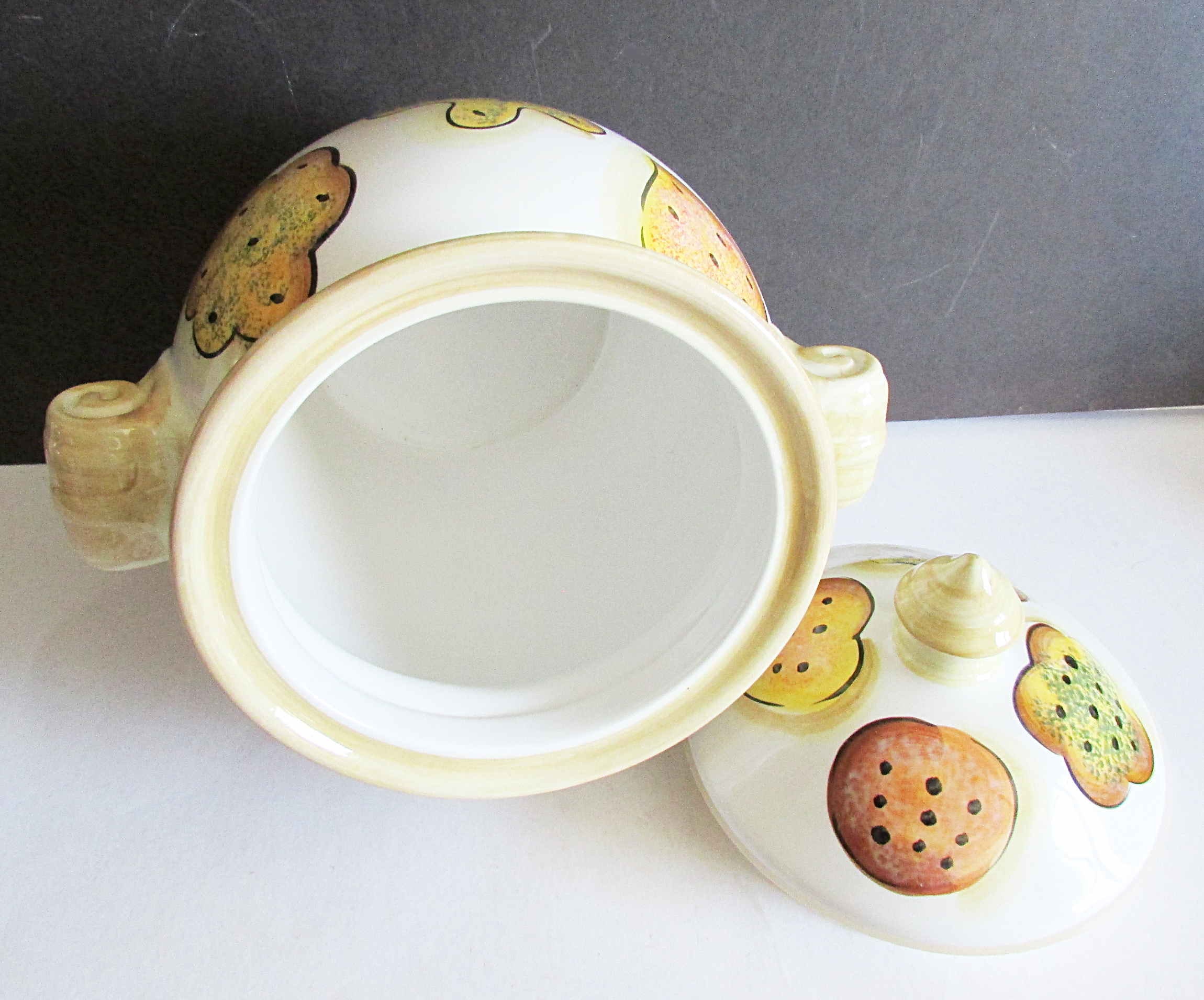 Tabletop Trailer Cookie Jar Ceramic Travel Kitchen Container Cs0096