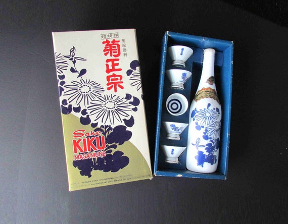 Old KIKU-MASAMUNE White/blue Gold Trim Sake Cups Japan Set of 6