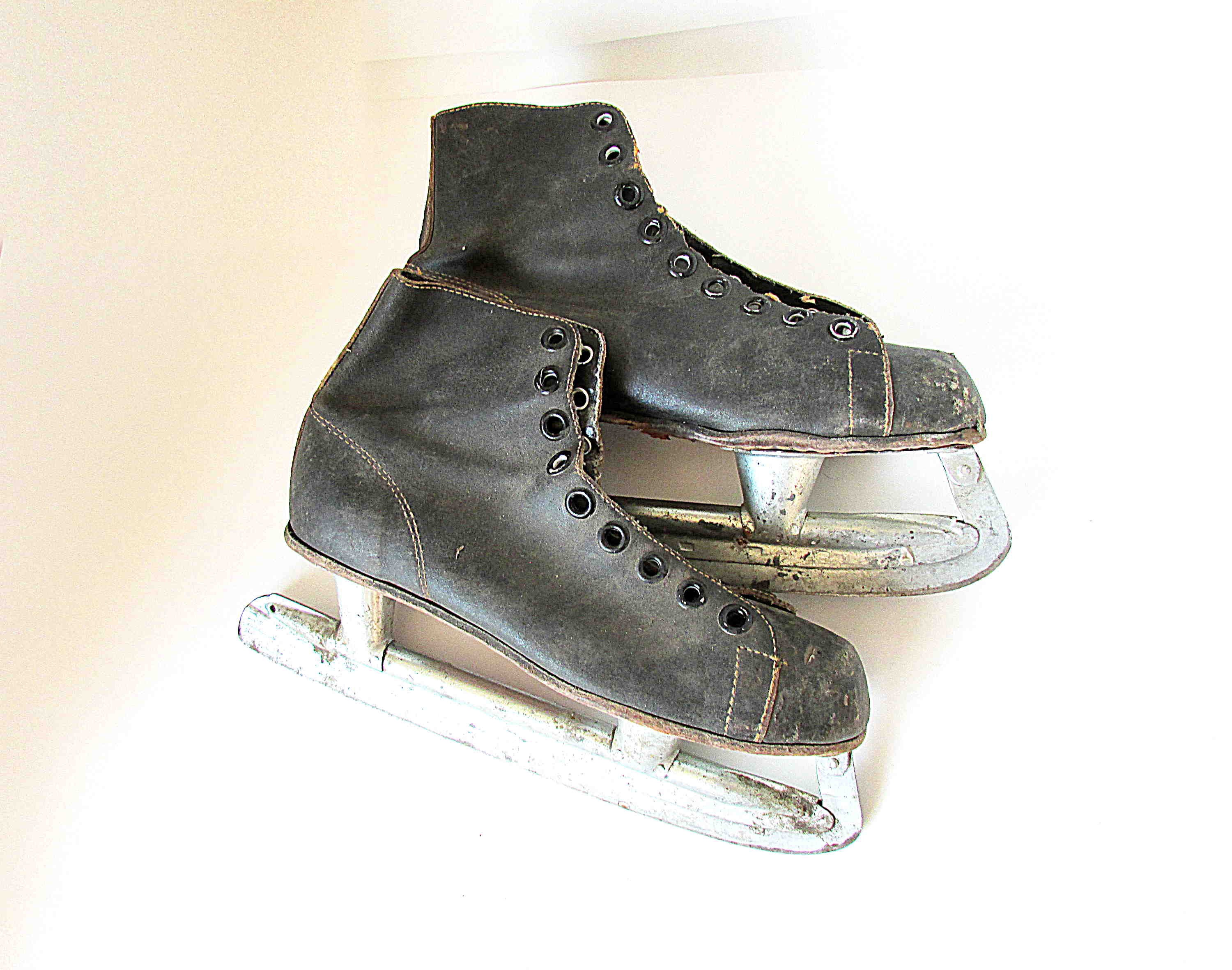 vintage ICE SKATES black leather mens TEMPERED SABRE HARDENED 10,5 Planert 1950 main image 3