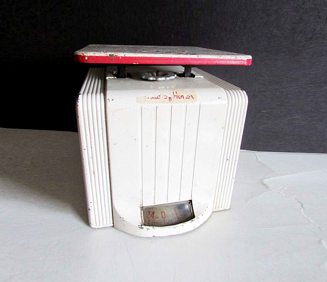 Antique Deco Design 1930-40s Metal Kitchen Scale Maid of Honor 6.5