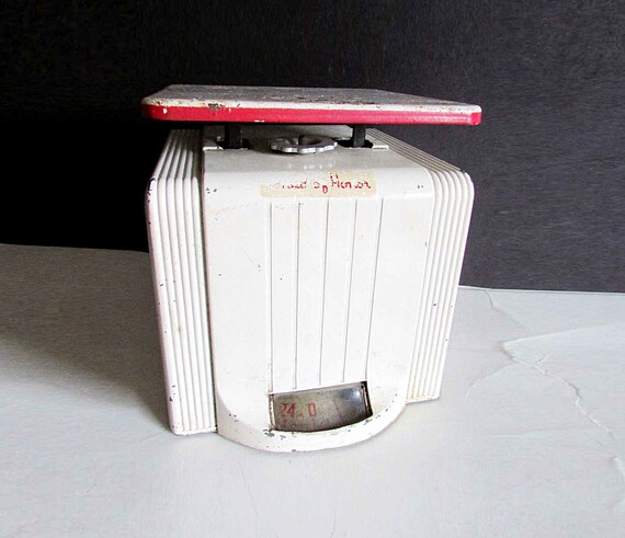 Antique Deco Design 1930-40s Metal Kitchen Scale Maid of Honor 6.5