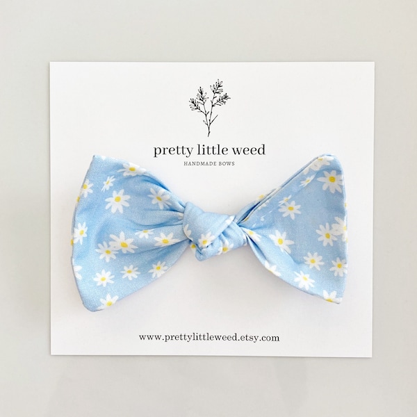 sky blue daisy floral hair bow, blue floral hair bow, toddler summer bow, summer baby headband, sky blue baby bow, sky blue baby headband