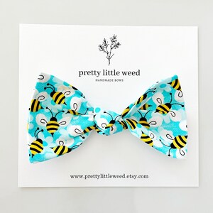 bright teal bee bow, toddler bee bow, toddler bee headband, bee baby headband, bee baby bow, honey bee hair bow, bee baby shower, bee party