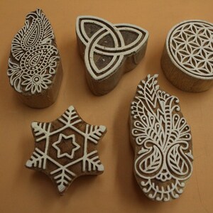 Stampa su carta blocchi di legno di diverse forme e design