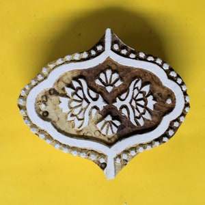 Bloque de madera Diseño textil Impresión de tela curvada a mano Impresión de madera india haciendo impresión de bloque.