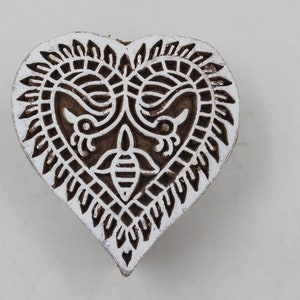 Textile Heart disegna francobolli stampati in legno
