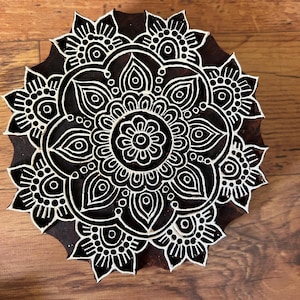 Florales Design-Holzdruck, der Block bildet