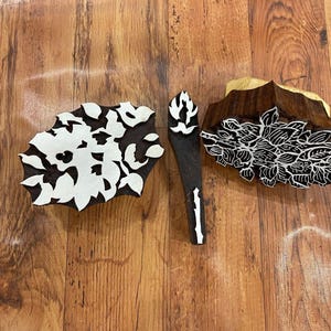 Dreifarbiger Holzdruck, Der Stempel Blumen (Bluebonnet-Blume) macht