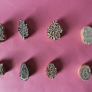 Kleine houten stempelset van 8 verschillende dyi decoratieve blokdruk