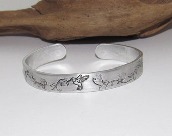 humming bird bracelet, stamped jewelry, personalized jewelry, brides maids gifts, nature flower jewelry