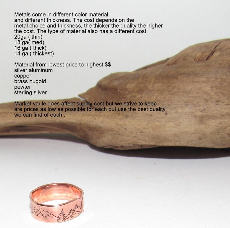 K&ouml;nnte beinhalten: Ein Kupferring mit einem Design aus einer Bergkette und B&auml;umen. Der Ring liegt auf einer Holzoberfl&auml;che. Der Text auf dem Bild lautet: "Metalle gibt es in verschiedenen Farben und St&auml;rken. Die Kosten h&auml;ngen von der Wahl des Metalls und der Dicke ab, je dicker die Qualit&auml;t, desto h&ouml;her die Kosten. Die Art des Materials hat auch unterschiedliche Kosten 20ga (d&uuml;nn) 18 ga(mittel) 16 ga (dick) 14 ga (am dicksten) Material vom niedrigsten Preis zum h&ouml;chsten $$ Silber Aluminium Kupfer Messing Nugold Zinn Sterlingsilber Der Marktwert beeinflusst die Kosten f&uuml;r die Versorgung, aber wir bem&uuml;hen uns, die Preise f&uuml;r jeden so niedrig wie m&ouml;glich zu halten, aber wir verwenden die beste Qualit&auml;t, die wir f&uuml;r jeden finden k&ouml;nnen."