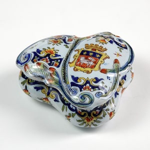 Antique box French Faience Desvres, Rouen 19th century with coat of arms