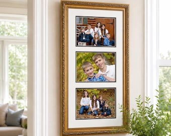 Puede incluir: Un marco de fotos vertical de tres aberturas con un acabado dorado ornamentado y un paspartú blanco. El marco muestra tres fotografías separadas con grupos de niños y adolescentes en exteriores, montadas dentro de bordes interiores negros.