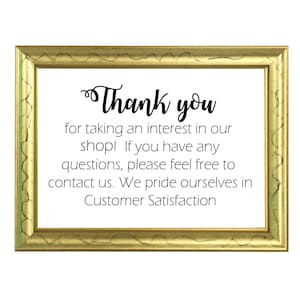 Puede incluir: Un marco dorado con fondo blanco y texto negro que dice "Gracias por interesarte en nuestra tienda! Si tienes alguna pregunta, no dudes en contactarnos. Nos enorgullecemos de nuestra satisfacci&oacute;n al cliente."