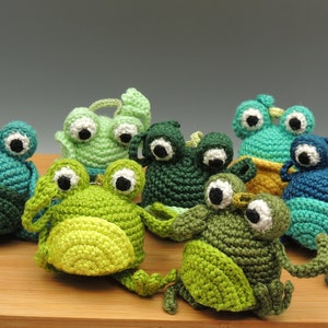 Sapo, chaveiro de sapo, sapo de crochê, sapo amigurumi feito à mão, chaveiro feito à mão, sapo amigurumi, chaveiro fofo, amuleto da sorte, presente para crianças