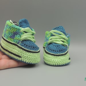 Green shoes, crochet sneakers, crochet baby shoes, shoes with heart, newborn booties, newborn baby gift, baby shower gift, first baby gift