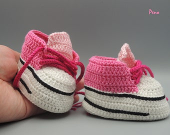 Crochet sneakers, crochet baby shoes, pink shoes, shoes with heart, newborn booties, newborn baby gift, baby shower gift, first baby gift