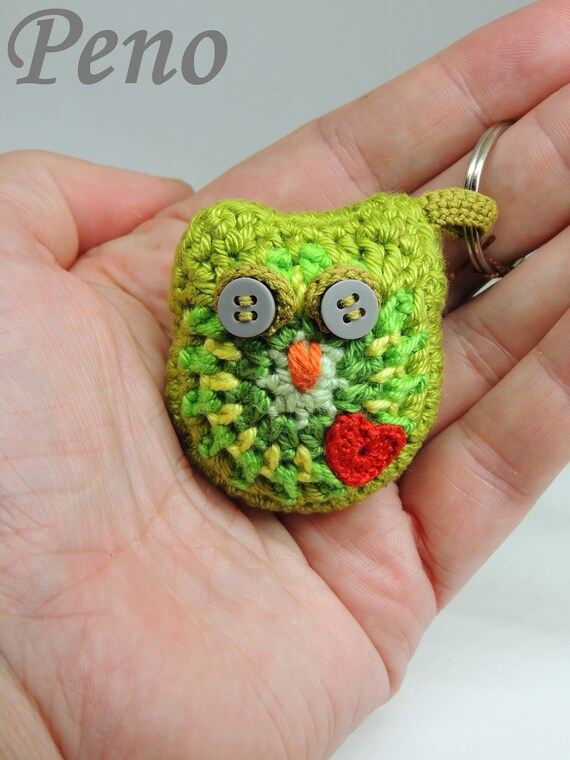Haak uil sleutelhanger, uil met een hart, amigurumi haak uil, handgemaakte sleutelhanger, uil sleutelhanger, haak uil, leuke sleutelhanger, gelukkige Haak uil sleutelhanger, uil met een hart, amigurumi haak uil, handgemaakte sleutelhanger, uil sleutelhanger, haak uil, leuke sleutelhanger, gelukkige