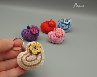 Häkelherz, Herz mit Blume, Häkelherz Schlüsselanhänger, Herz Taschenanhänger, Valentinsherz, Christbaumschmuck, Hochzeitsherz, Blume