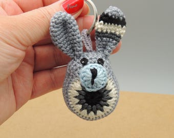 Regenbogen Kaninchen Schlüsselanhänger, gehäkelten Kaninchen, Tierliebhaber Schlüsselanhänger, niedlicher Schlüsselanhänger, Schlüsselanhänger Geschenk, Amigurumi Schlüsselanhänger, gehäkelte Tiere