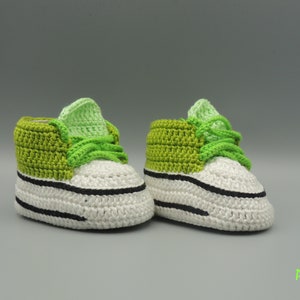Green shoes, crochet sneakers, crochet baby shoes, shoes with heart, newborn booties, newborn baby gift, baby shower gift, first baby gift