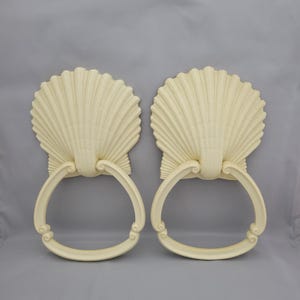 Set Pair of 2 Vintage 1976 70s Homco 3380 Plastic Clam Sea Shell Seashell Towel Ring Holders Nautical Ocean Shabby Beach Lake House Retro