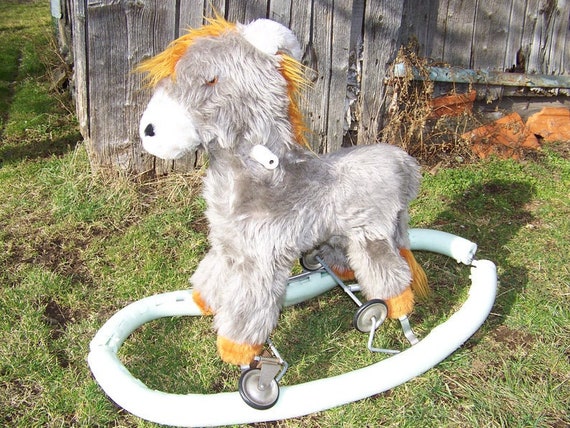 cheval a bascule et a roulette