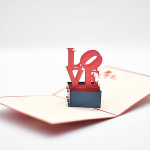 Cartão pop-up icônico LOVE