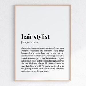 Peut inclure: Une affiche imprimable en noir et blanc avec la définition d'un coiffeur. Le texte se lit comme suit : "hair stylist [ˈheər ˈstaɪlɪst] noun the artistic visionary who can take tons of your vague Pinterest screenshots and somehow make magic happen. they're part sculptor, part therapist, and part mind-reader. while they're transforming your lifeless locks into a masterpiece, they'll casually decode your relationship issues and recommend the perfect serum for your fried ends. always full of compliments but secretly judging your DIY trim attempt. they live for the glow-up moment when you check the mirror and realise they're worth every penny."