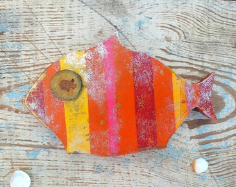 Decoração de parede rústica de peixe de madeira – Decoração colorida de casa de praia costeira – Arte de parede náutica pintada à mão
