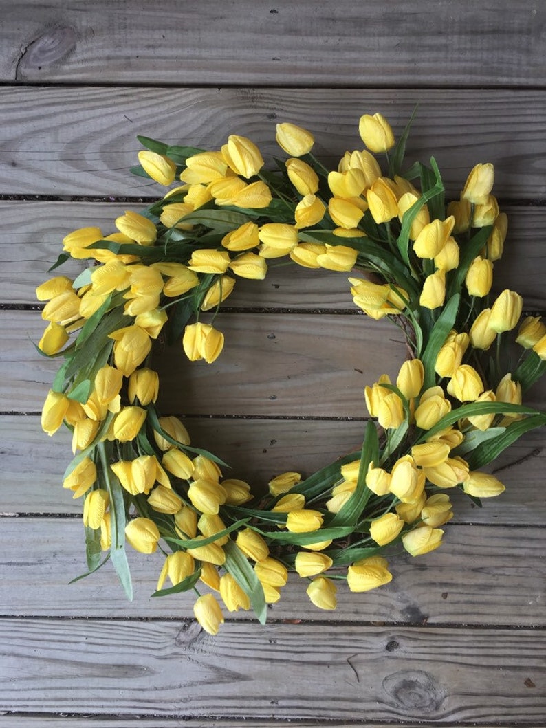 Yellow tulip wreath