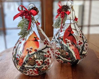 Single Winter Cardinals with pine, mistletoe, red berries