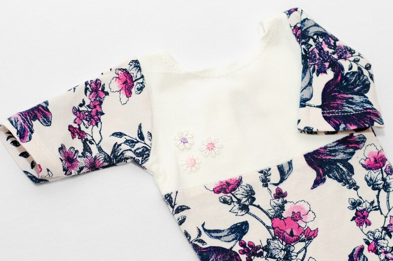 Floral romper with matching small bow headband Newborn girl photo outfit set Short onesie with sleeves Footless stretch bodysuit 2 piece