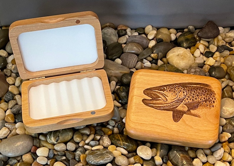 Engraved Fly Fishing Box 画像 2