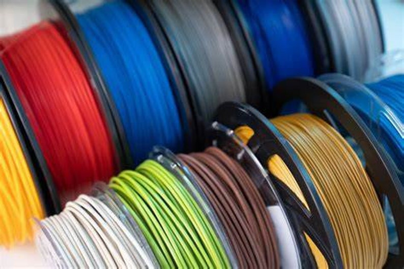 Peut inclure: Bobines de filament color&eacute; pour l'impression 3D, y compris rouge, bleu, jaune, vert, marron et blanc.