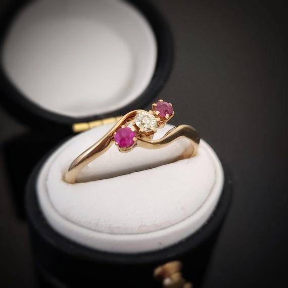 Edwardian Ruby & Diamond Twist Ring in 18K Gold - image 2