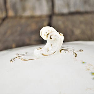 Close up of a handle showing the hand painted gold trim.