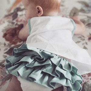 Baby girl outfit, newborn girl coming home outfit, ruffle cotton bloomers, newborn girl photo outfit, bloomer set, ruffle diaper cover zdjęcie 1